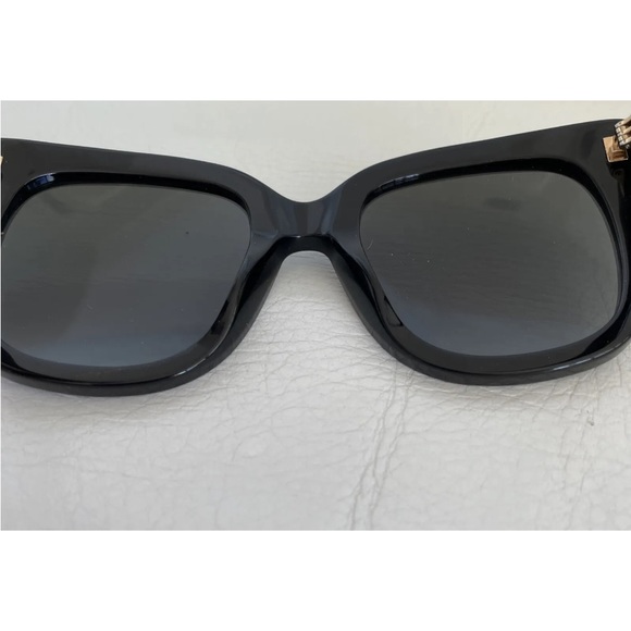 Gucci Sunglasses - Picture 9 of 12